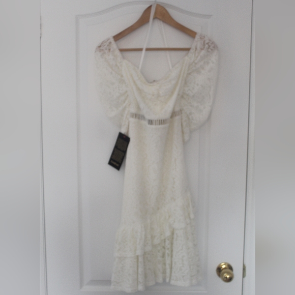 BRAND NEW Bebe Lace off shoulder white dress - Picture 5 of 7